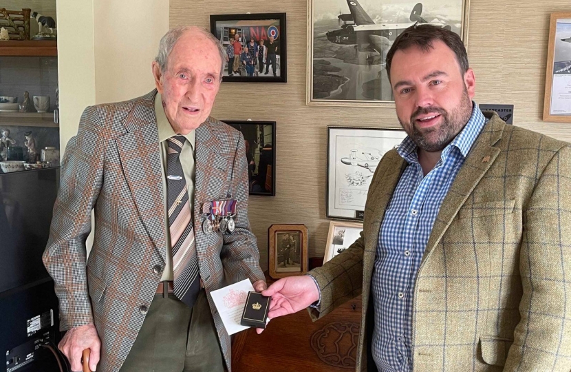 Chris Loder MP presents Bomber Command clasp to veteran Ken Symonds